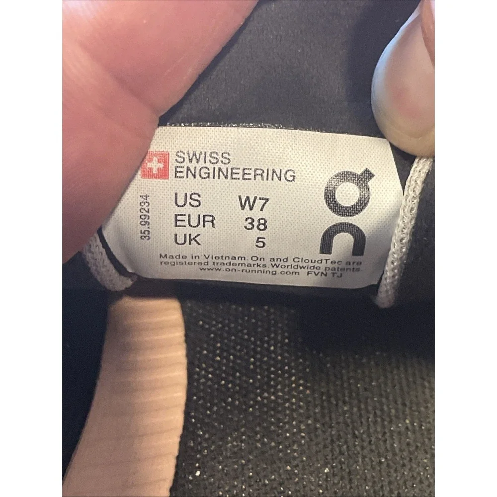 On Cloud Cloudflow Running Shoes Women Size 7 Grey Athletic‎ Sneaker